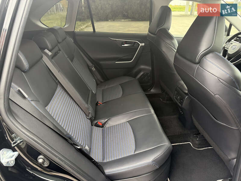 Позашляховик / Кросовер Toyota RAV4 2021 в Києві фото 19 Позашляховик / Кросовер Toyota RAV4 2021 в Києві