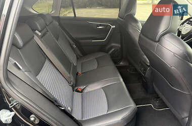Внедорожник / Кроссовер Toyota RAV4 2021 в 