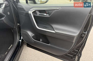 Внедорожник / Кроссовер Toyota RAV4 2021 в 