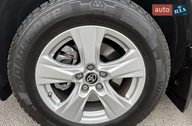 Внедорожник / Кроссовер Toyota RAV4 2021 в 