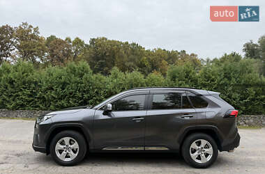Внедорожник / Кроссовер Toyota RAV4 2019 в 