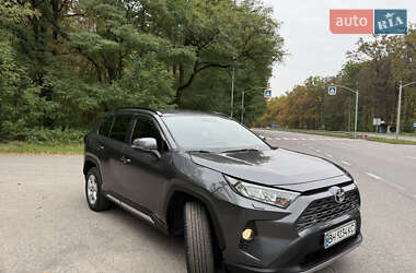 Внедорожник / Кроссовер Toyota RAV4 2019 в 
