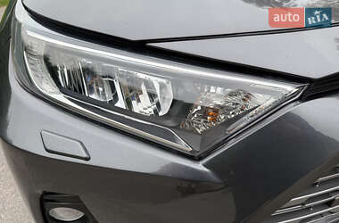 Внедорожник / Кроссовер Toyota RAV4 2019 в 