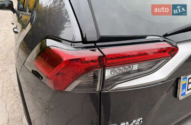 Внедорожник / Кроссовер Toyota RAV4 2019 в 