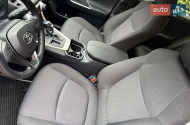 Внедорожник / Кроссовер Toyota RAV4 2019 в 