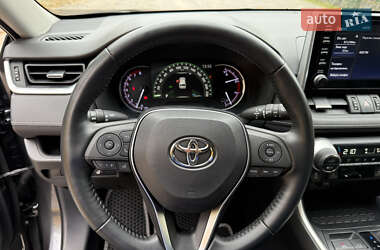 Внедорожник / Кроссовер Toyota RAV4 2019 в 
