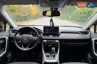 Внедорожник / Кроссовер Toyota RAV4 2019 в 