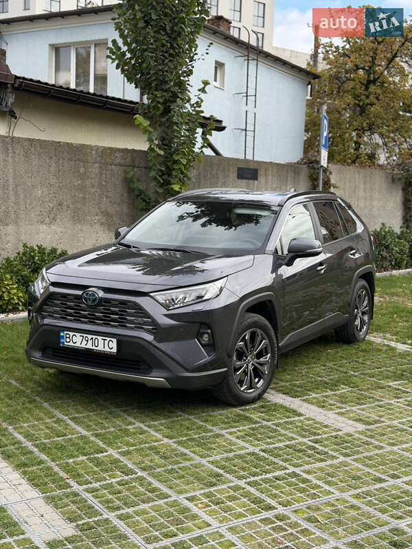 Позашляховик / Кросовер Toyota RAV4 2024 в Львові