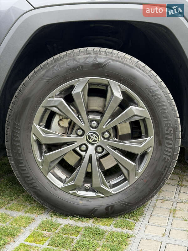 Позашляховик / Кросовер Toyota RAV4 2024 в Львові
