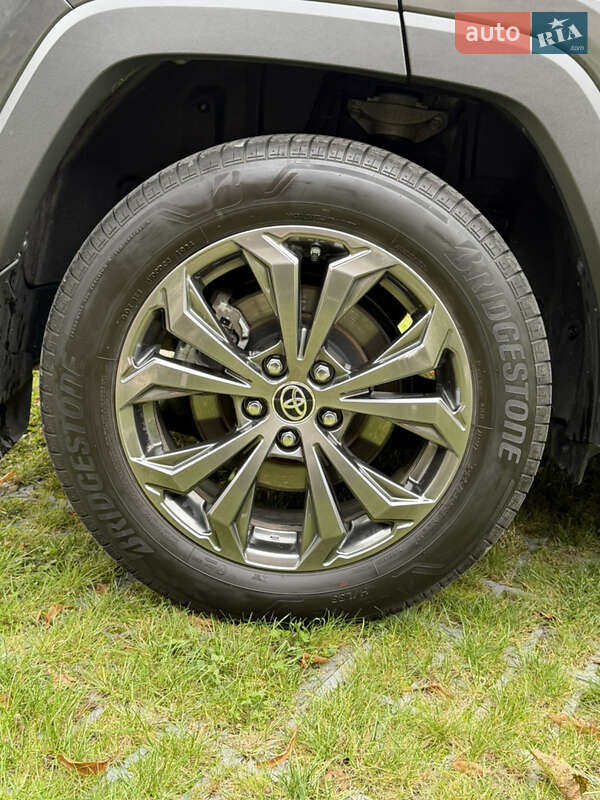 Позашляховик / Кросовер Toyota RAV4 2024 в Львові