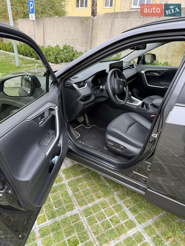Позашляховик / Кросовер Toyota RAV4 2024 в Львові