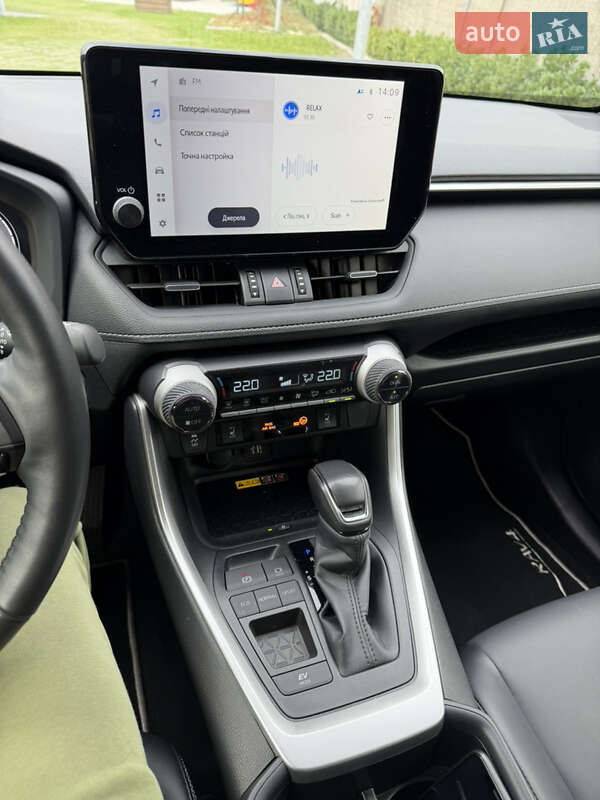 Позашляховик / Кросовер Toyota RAV4 2024 в Львові