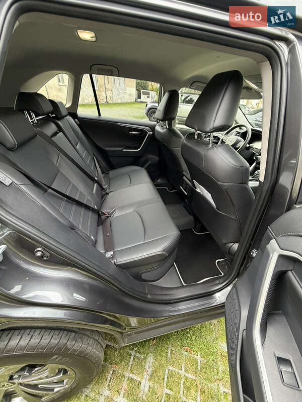 Позашляховик / Кросовер Toyota RAV4 2024 в Львові