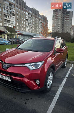 Позашляховик / Кросовер Toyota RAV4 2016 в 
