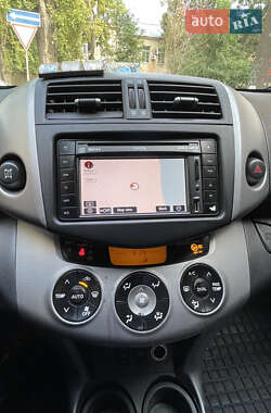 Позашляховик / Кросовер Toyota RAV4 2010 в 