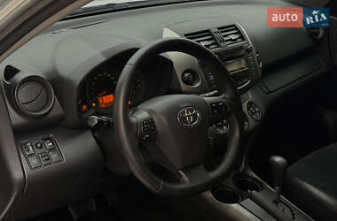 Внедорожник / Кроссовер Toyota RAV4 2011 в 