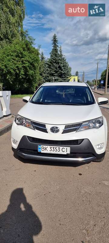Позашляховик / Кросовер Toyota RAV4 2014 в Рівному