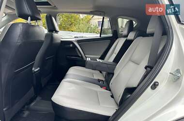 Внедорожник / Кроссовер Toyota RAV4 2017 в 