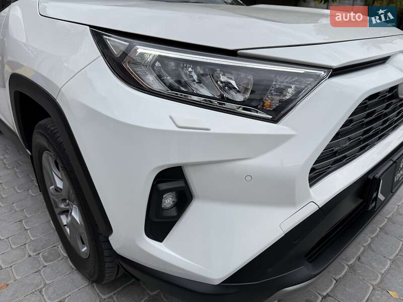 Внедорожник / Кроссовер Toyota RAV4 2023 в Виннице