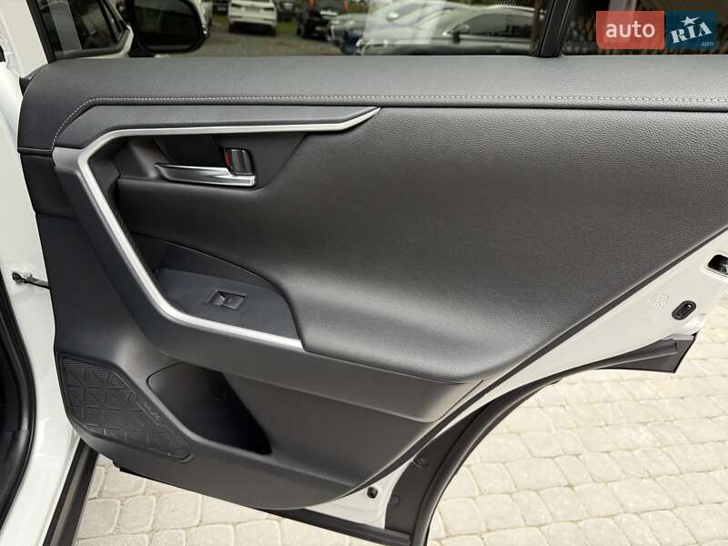 Внедорожник / Кроссовер Toyota RAV4 2023 в Виннице