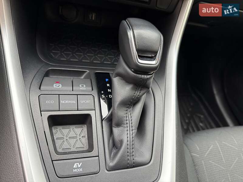 Внедорожник / Кроссовер Toyota RAV4 2023 в Виннице