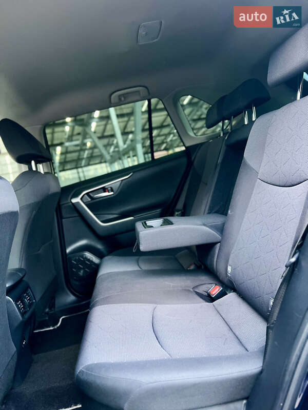 Позашляховик / Кросовер Toyota RAV4 2022 в Львові фото 34 Позашляховик / Кросовер Toyota RAV4 2022 в Львові