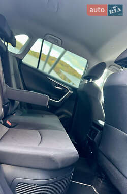 Позашляховик / Кросовер Toyota RAV4 2022 в 