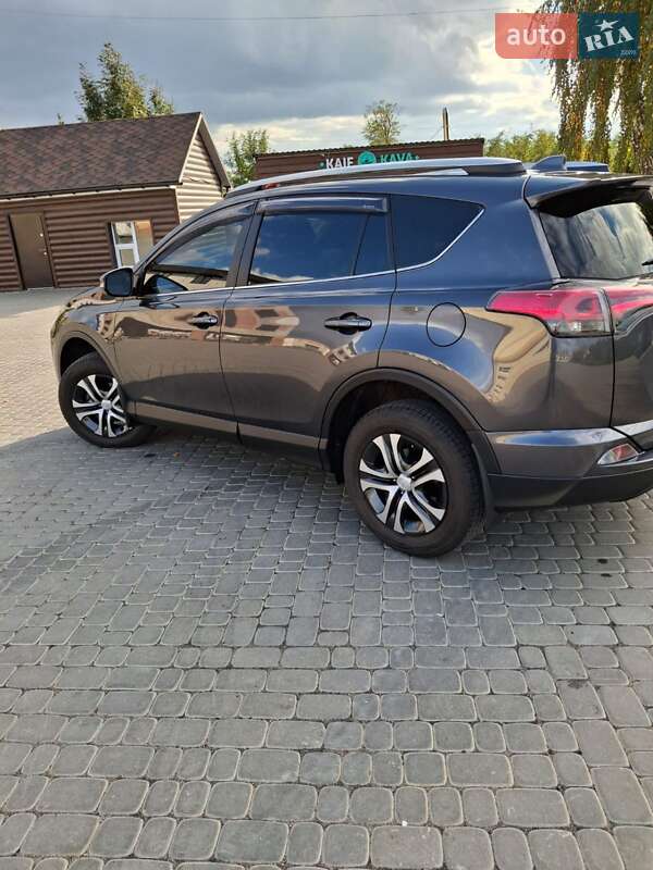 Внедорожник / Кроссовер Toyota RAV4 2016 в Ильинцах фото 6 Внедорожник / Кроссовер Toyota RAV4 2016 в Ильинцах