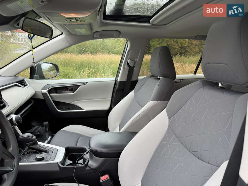 Позашляховик / Кросовер Toyota RAV4 2019 в Львові фото 5 Позашляховик / Кросовер Toyota RAV4 2019 в Львові