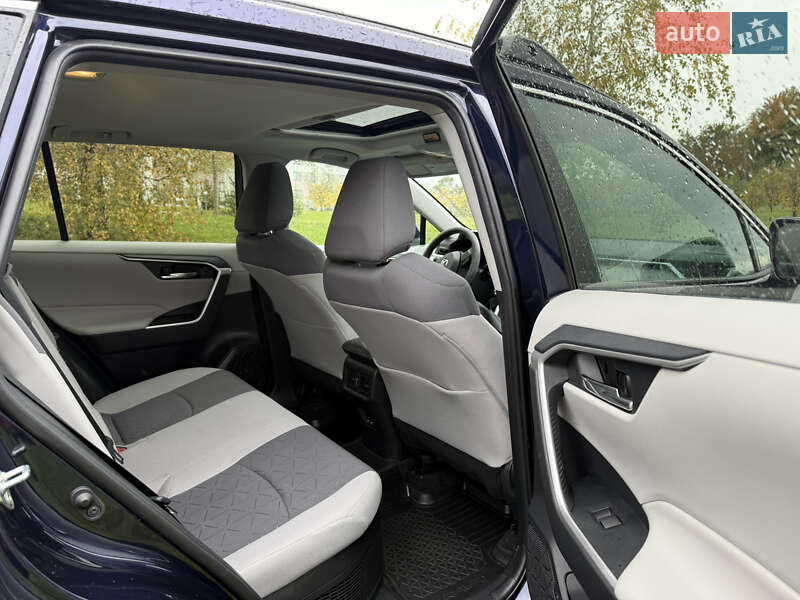 Позашляховик / Кросовер Toyota RAV4 2019 в Львові фото 10 Позашляховик / Кросовер Toyota RAV4 2019 в Львові