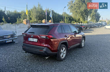 Внедорожник / Кроссовер Toyota RAV4 2021 в 