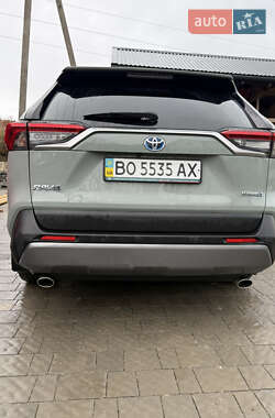 Внедорожник / Кроссовер Toyota RAV4 2021 в 