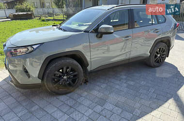 Внедорожник / Кроссовер Toyota RAV4 2021 в 