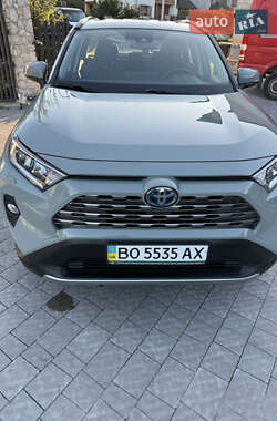 Внедорожник / Кроссовер Toyota RAV4 2021 в 