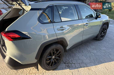 Внедорожник / Кроссовер Toyota RAV4 2021 в 