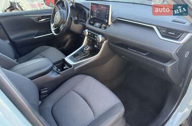 Внедорожник / Кроссовер Toyota RAV4 2021 в 