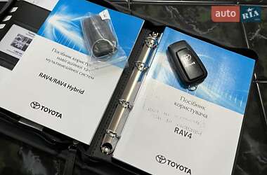 Внедорожник / Кроссовер Toyota RAV4 2021 в 