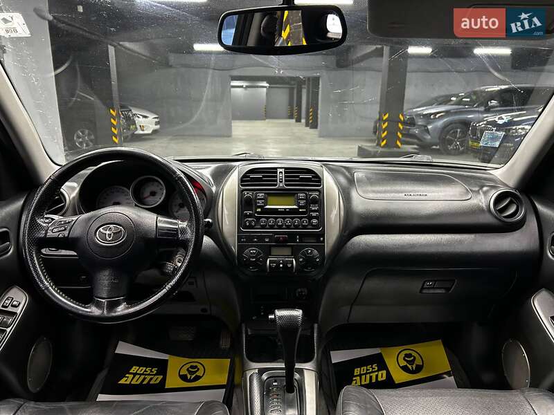 Позашляховик / Кросовер Toyota RAV4 2005 в Чернівцях