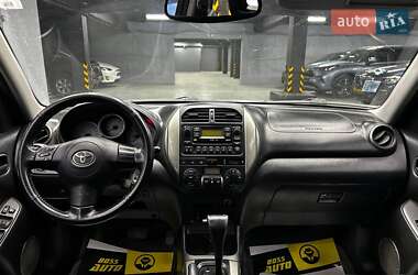 Внедорожник / Кроссовер Toyota RAV4 2005 в 