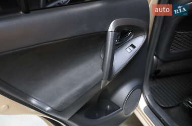 Внедорожник / Кроссовер Toyota RAV4 2011 в 