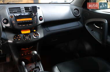 Внедорожник / Кроссовер Toyota RAV4 2011 в 