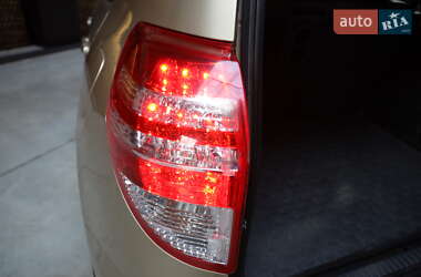 Внедорожник / Кроссовер Toyota RAV4 2011 в 