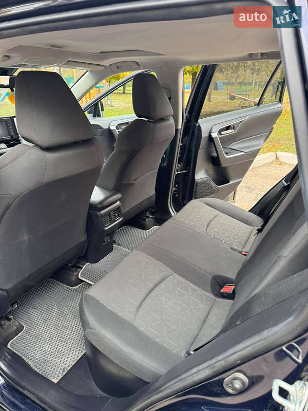 Позашляховик / Кросовер Toyota RAV4 2020 в Харкові