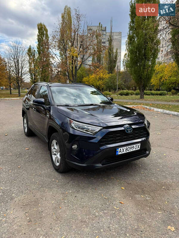 Позашляховик / Кросовер Toyota RAV4 2020 в Харкові