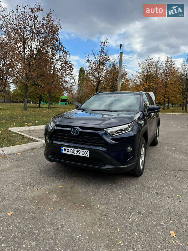Позашляховик / Кросовер Toyota RAV4 2020 в Харкові