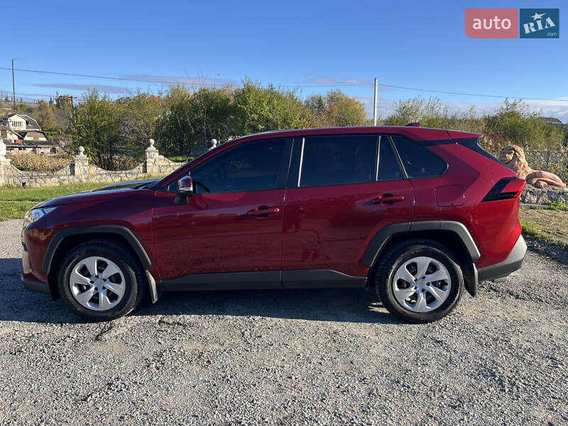Внедорожник / Кроссовер Toyota RAV4 2020 в Софиевской Борщаговке