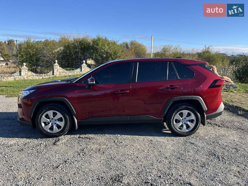 Внедорожник / Кроссовер Toyota RAV4 2020 в Софиевской Борщаговке