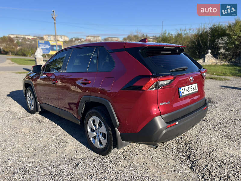 Внедорожник / Кроссовер Toyota RAV4 2020 в Софиевской Борщаговке