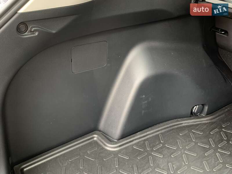 Внедорожник / Кроссовер Toyota RAV4 2020 в Киеве