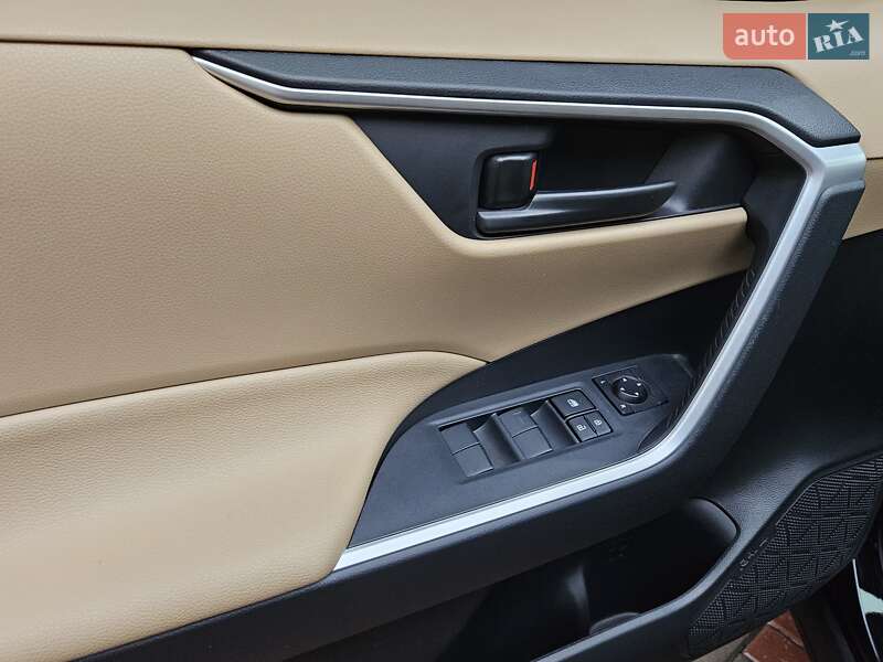 Позашляховик / Кросовер Toyota RAV4 2022 в Києві